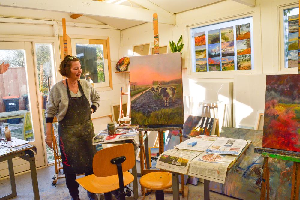 Marijke in haar atelier